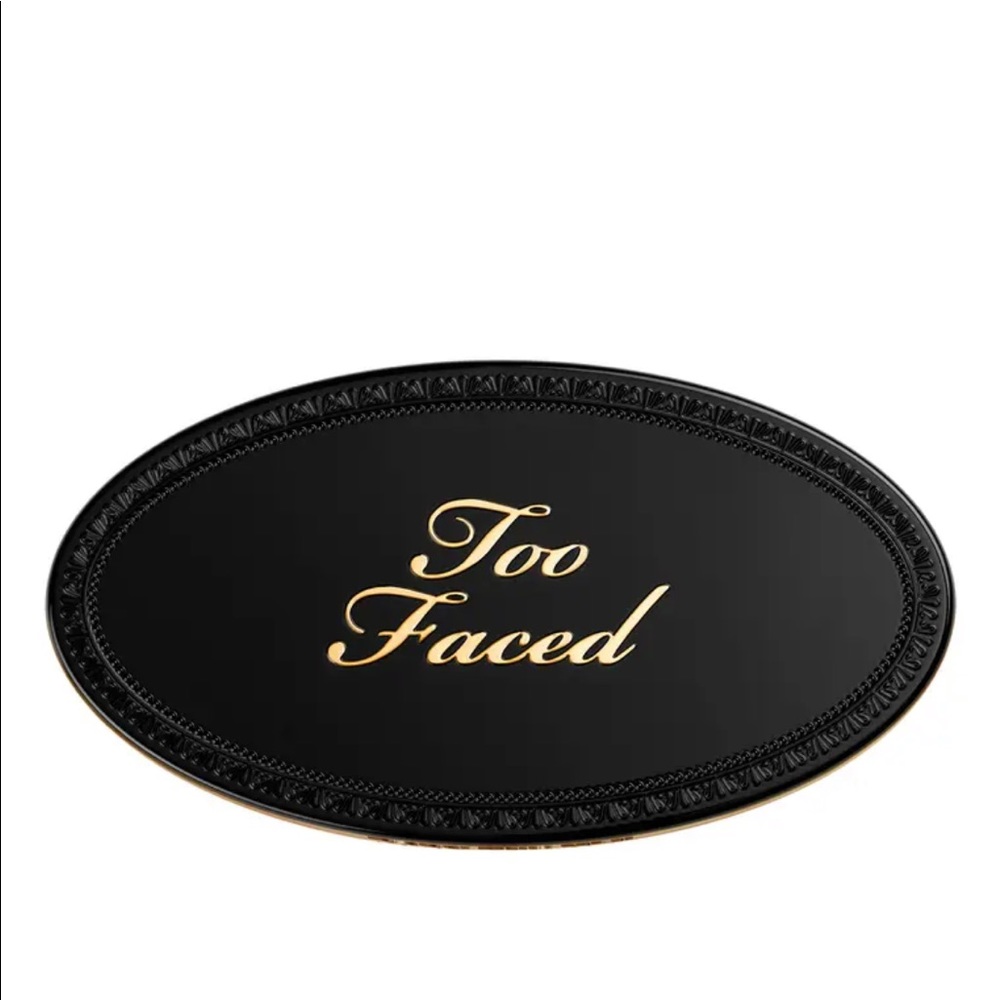 Too faced highlighter - Picture 2 of 5